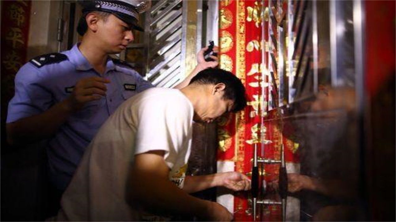 哈密地区请开锁师傅开了锁后，师傅为什么一般都不进门，就算主人请也不进去？